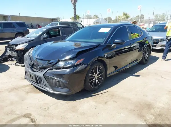 4T1G11AK3MU525582 2021 TOYOTA CAMRY - Image 2