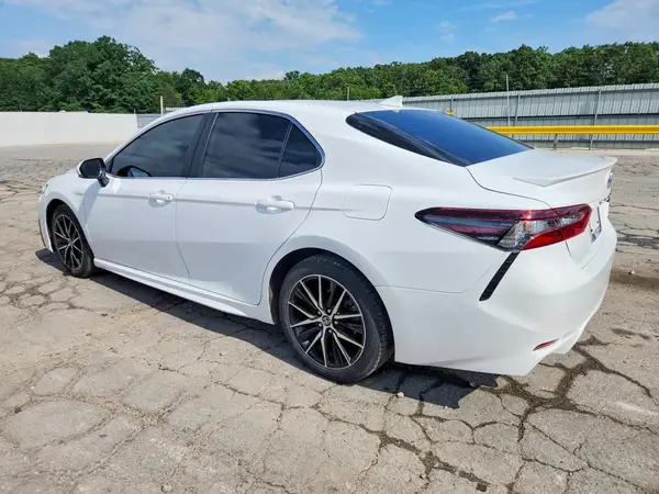 4T1G11AK3MU525906 2021 TOYOTA CAMRY - Image 2