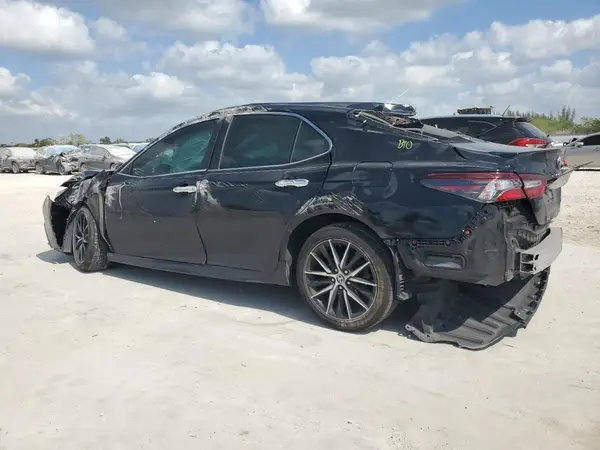 4T1G11AK3MU526571 2021 TOYOTA CAMRY - Image 2