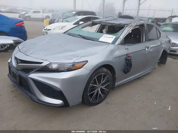 4T1G11AK3MU528045 2021 TOYOTA CAMRY - Image 2