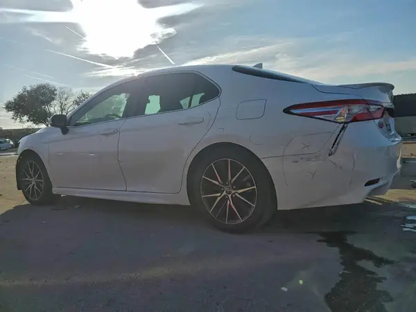 4T1G11AK3MU528224 2021 TOYOTA CAMRY - Image 2