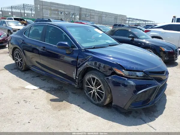 4T1G11AK3MU535111 2021 TOYOTA CAMRY - Image 1