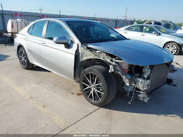 4T1G11AK3MU537117 2021 TOYOTA CAMRY - Image 1