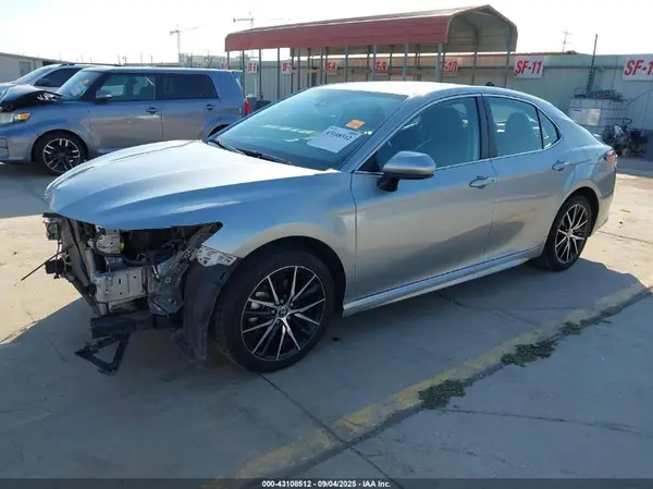 4T1G11AK3MU537117 2021 TOYOTA CAMRY - Image 2