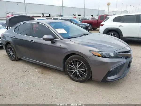 4T1G11AK3MU537683 2021 TOYOTA CAMRY - Image 1