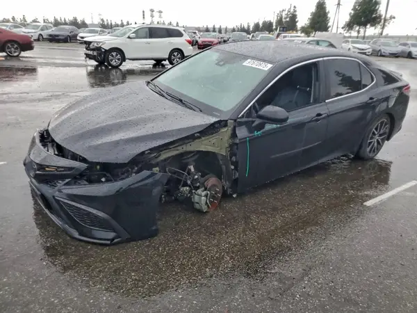 4T1G11AK3MU538087 2021 TOYOTA CAMRY - Image 1