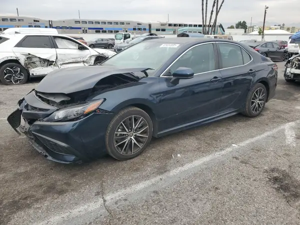 4T1G11AK3MU538123 2021 TOYOTA CAMRY - Image 1