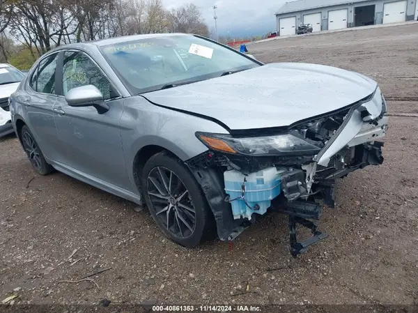 4T1G11AK3MU538395 2021 TOYOTA CAMRY - Image 1