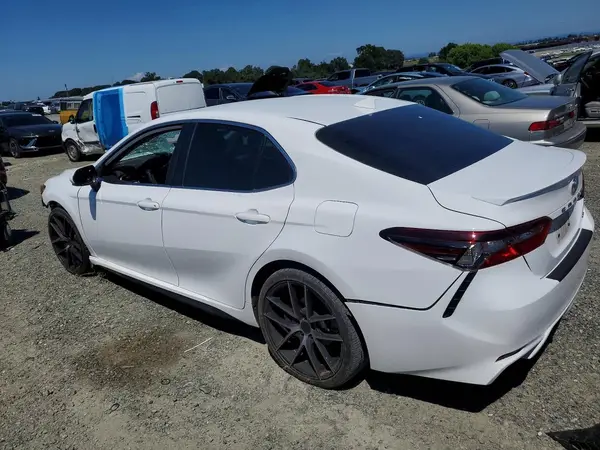 4T1G11AK3MU538638 2021 TOYOTA CAMRY - Image 2