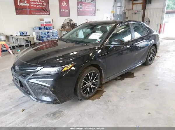4T1G11AK3MU541281 2021 TOYOTA CAMRY - Image 2