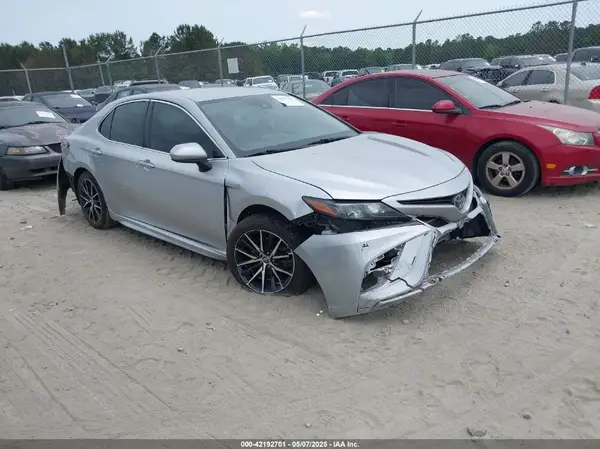 4T1G11AK3MU542799 2021 TOYOTA CAMRY - Image 1
