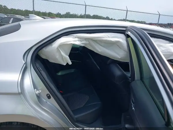 4T1G11AK3MU542799 2021 TOYOTA CAMRY - Image 8