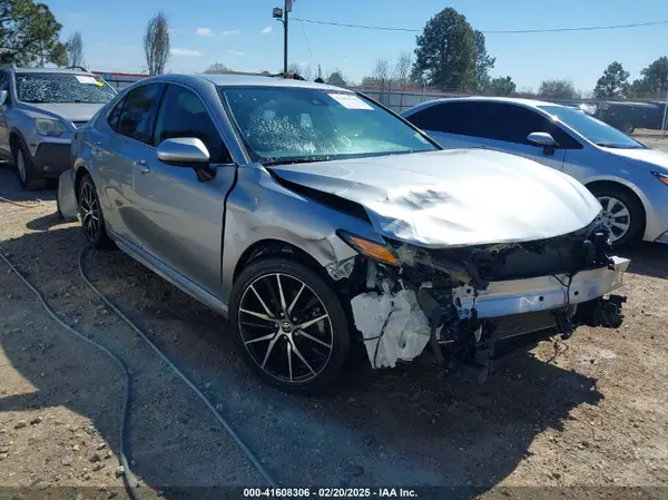 4T1G11AK3MU546335 2021 TOYOTA CAMRY - Image 1