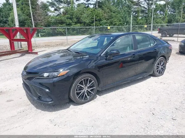 4T1G11AK3MU547940 2021 TOYOTA CAMRY - Image 2