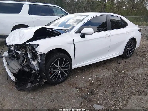 4T1G11AK3MU549350 2021 TOYOTA CAMRY - Image 2