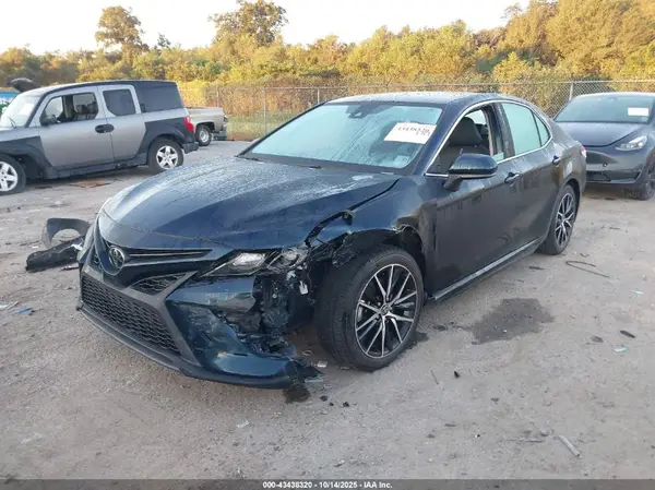 4T1G11AK3MU549753 2021 TOYOTA CAMRY - Image 2