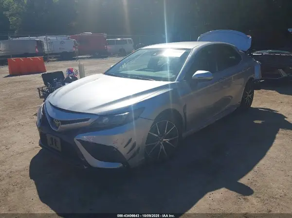 4T1G11AK3MU551213 2021 TOYOTA CAMRY - Image 2