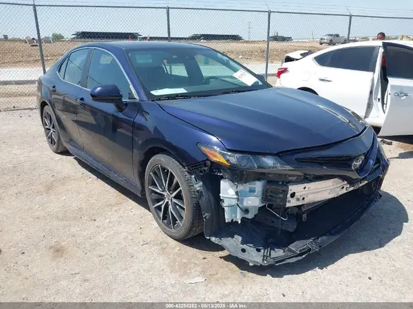 4T1G11AK3MU552152 2021 TOYOTA CAMRY - Image 1