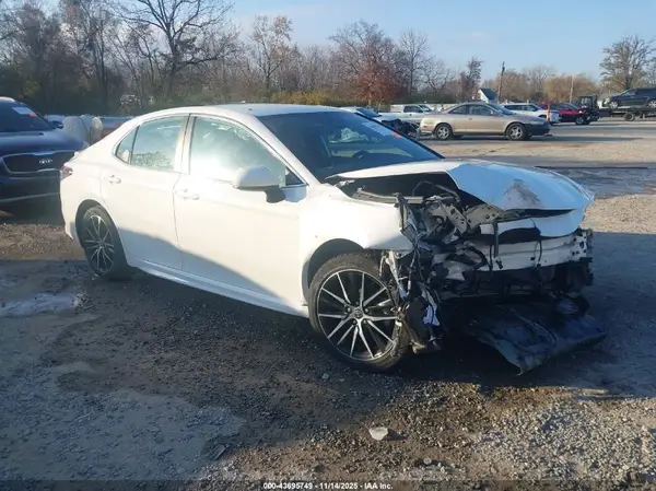 4T1G11AK3MU555150 2021 TOYOTA CAMRY - Image 1