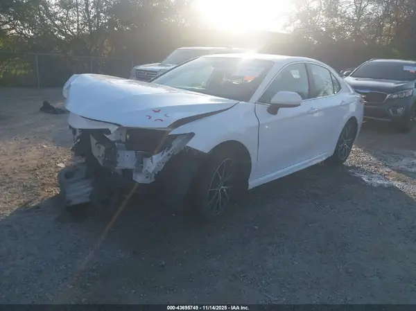 4T1G11AK3MU555150 2021 TOYOTA CAMRY - Image 2