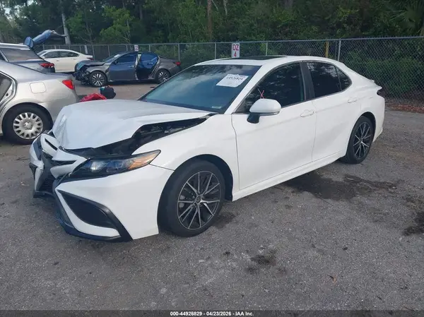 4T1G11AK3MU556038 2021 TOYOTA CAMRY - Image 2