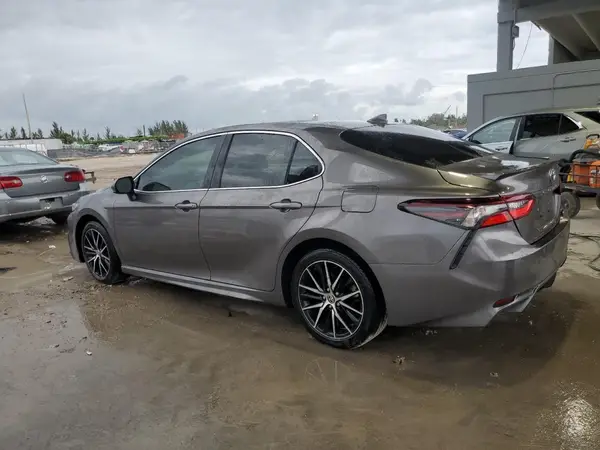 4T1G11AK3MU556878 2021 TOYOTA CAMRY - Image 2