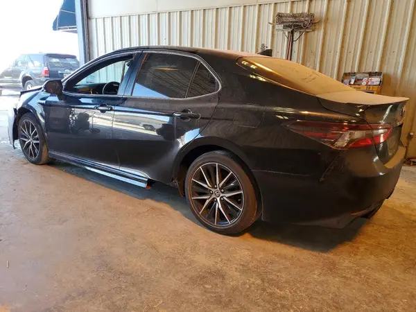 4T1G11AK3MU557450 2021 TOYOTA CAMRY - Image 2