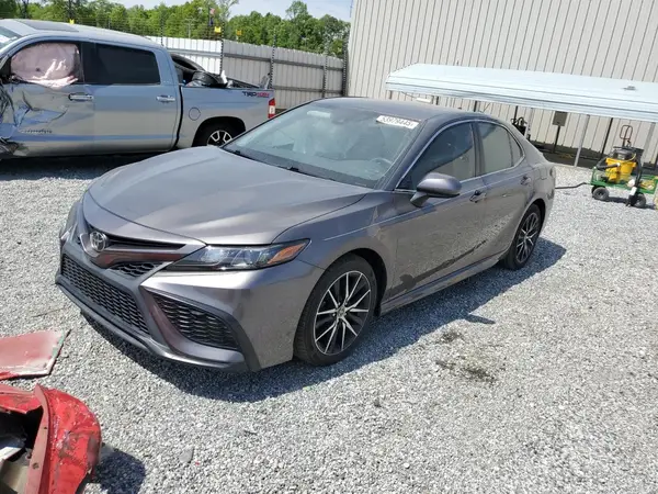 4T1G11AK3MU558372 2021 TOYOTA CAMRY - Image 1