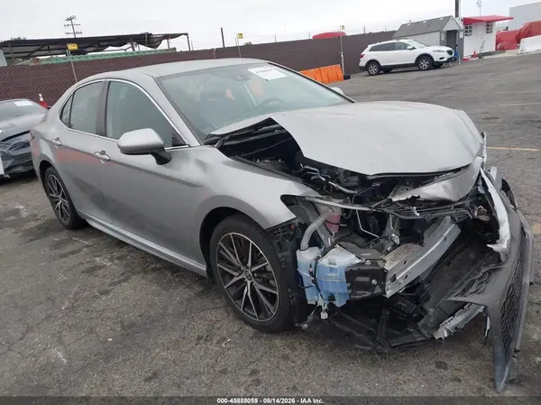 4T1G11AK3MU558565 2021 TOYOTA CAMRY - Image 1