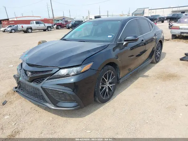4T1G11AK3MU558775 2021 TOYOTA CAMRY - Image 2