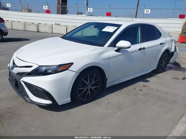 4T1G11AK3MU559585 2021 TOYOTA CAMRY - Image 2