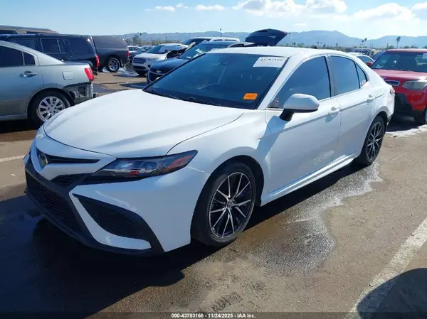 4T1G11AK3MU564611 2021 TOYOTA CAMRY - Image 2