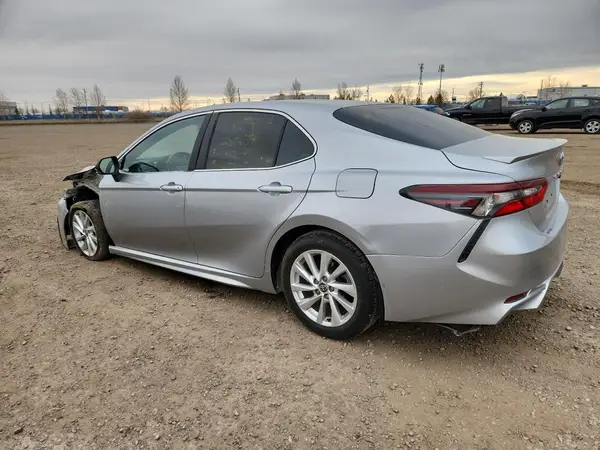 4T1G11AK3MU565886 2021 TOYOTA CAMRY - Image 2