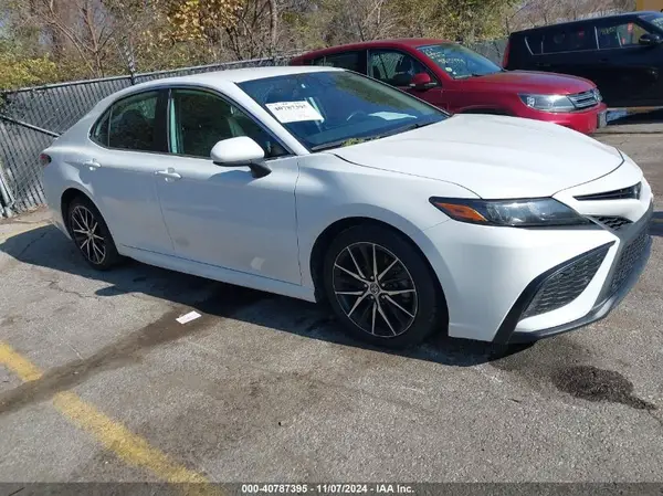 4T1G11AK3MU568724 2021 TOYOTA CAMRY - Image 1