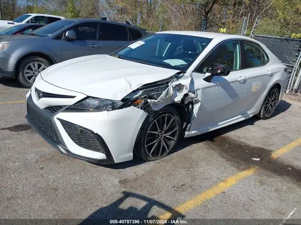 4T1G11AK3MU568724 2021 TOYOTA CAMRY - Image 2