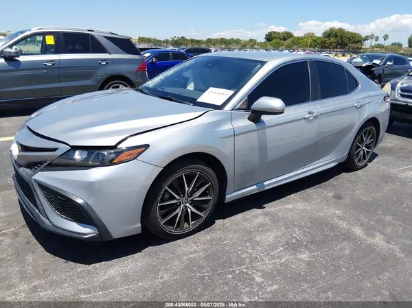 4T1G11AK3MU570554 2021 TOYOTA CAMRY - Image 2