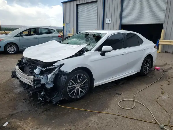 4T1G11AK3MU572241 2021 TOYOTA CAMRY - Image 1