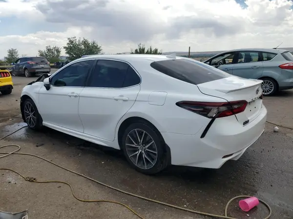 4T1G11AK3MU572241 2021 TOYOTA CAMRY - Image 2