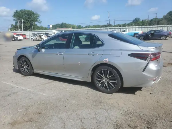 4T1G11AK3MU572501 2021 TOYOTA CAMRY - Image 2
