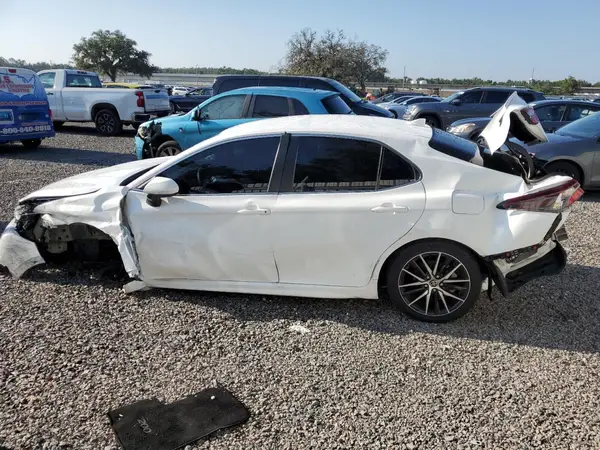 4T1G11AK3MU572840 2021 TOYOTA CAMRY - Image 2