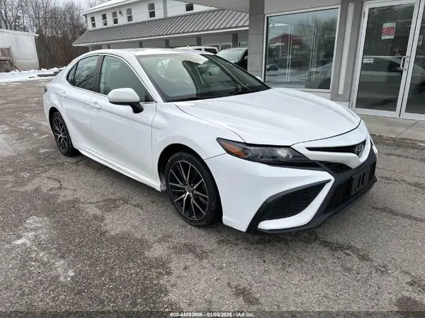 4T1G11AK3MU572935 2021 TOYOTA CAMRY - Image 1