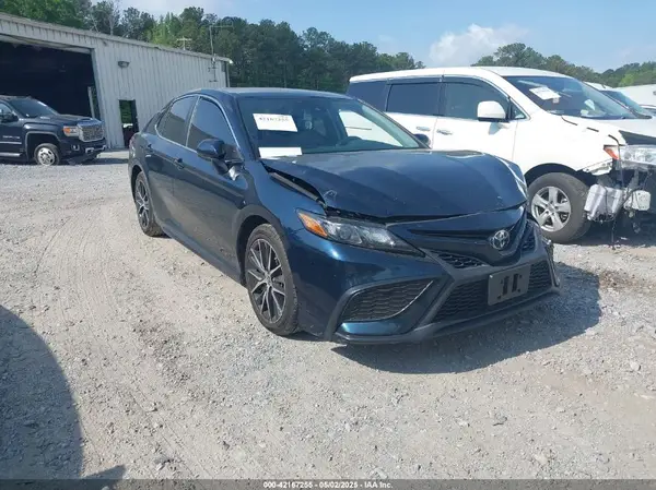 4T1G11AK3MU576595 2021 TOYOTA CAMRY - Image 1