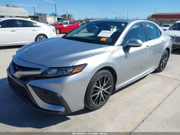 4T1G11AK3MU585328 2021 TOYOTA CAMRY - Image 2