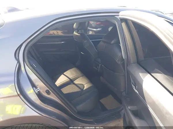 4T1G11AK3MU585653 2021 TOYOTA CAMRY - Image 8
