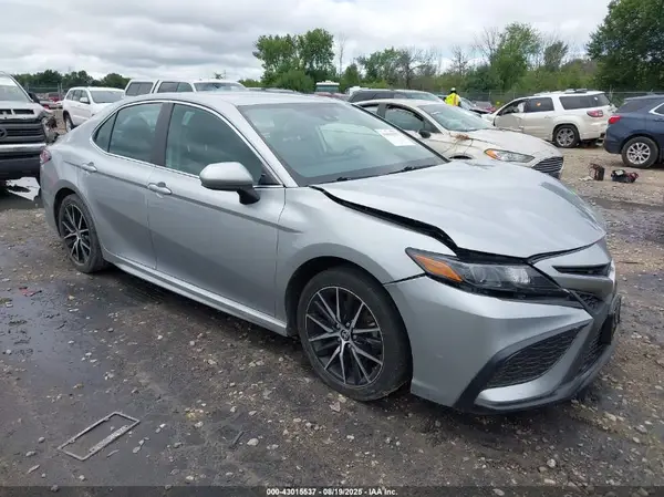 4T1G11AK3MU587192 2021 TOYOTA CAMRY - Image 1