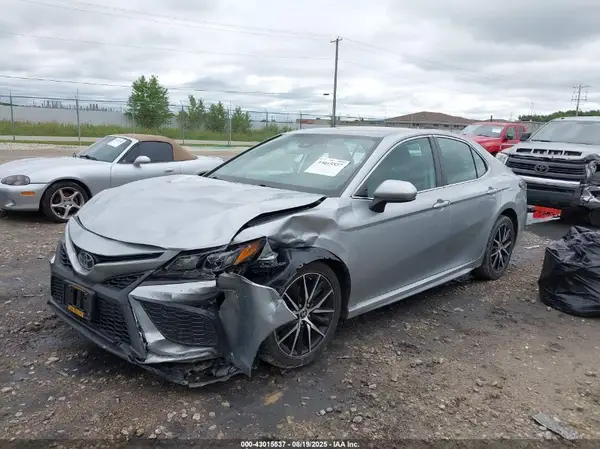 4T1G11AK3MU587192 2021 TOYOTA CAMRY - Image 2