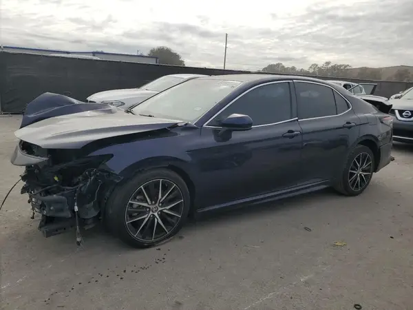 4T1G11AK3MU588102 2021 TOYOTA CAMRY - Image 1
