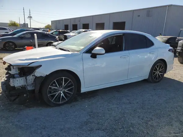 4T1G11AK3MU589413 2021 TOYOTA CAMRY - Image 1