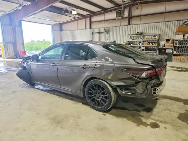 4T1G11AK3MU590111 2021 TOYOTA CAMRY - Image 2