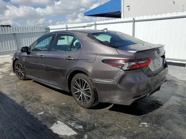 4T1G11AK3MU590142 2021 TOYOTA CAMRY - Image 2